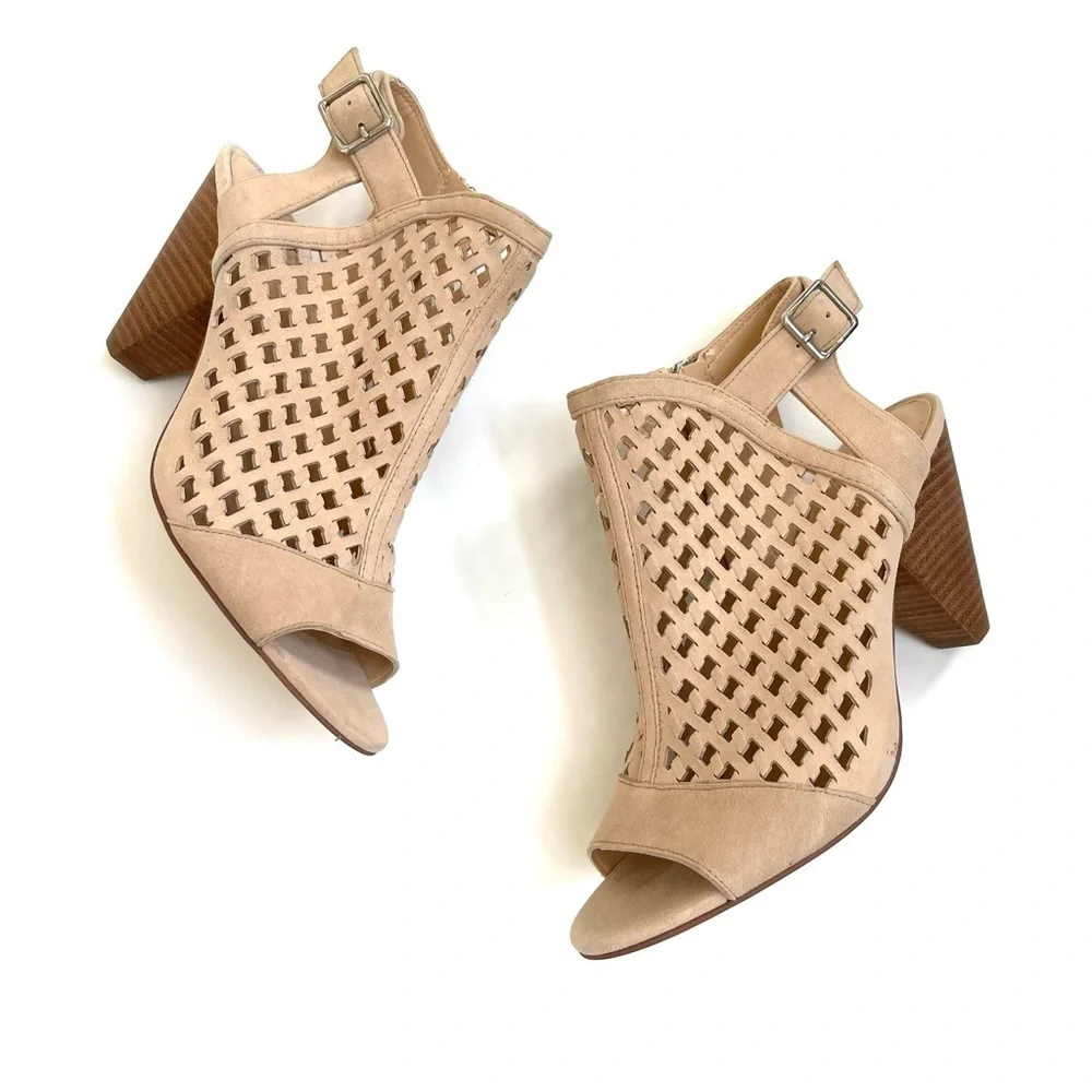 Vince Camuto toe never there